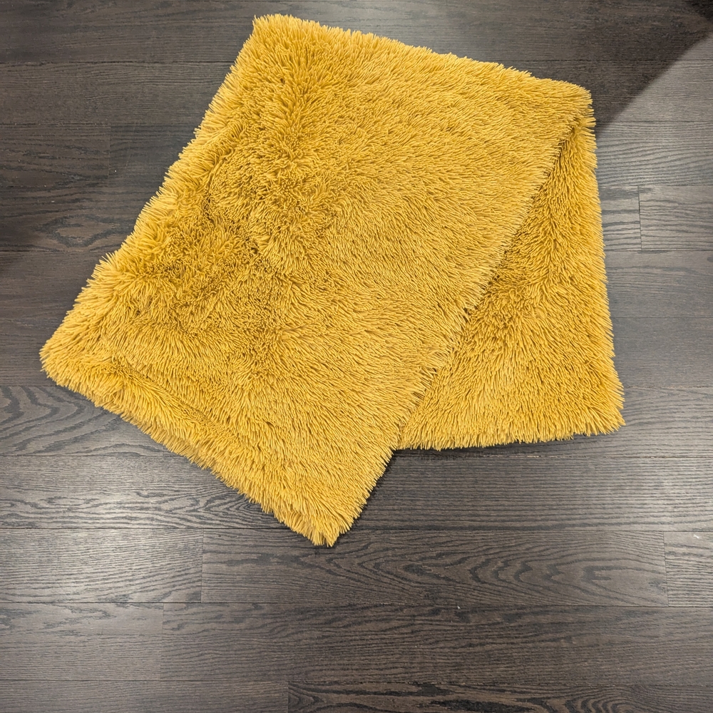 Great condition Cozy Mustard Yellow Fuzzy Faux Fur Throw Blanket